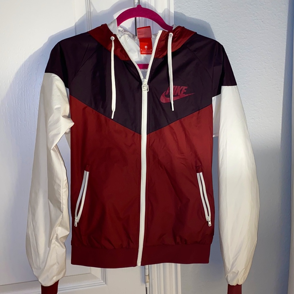 Medium women’s Nike windrunner